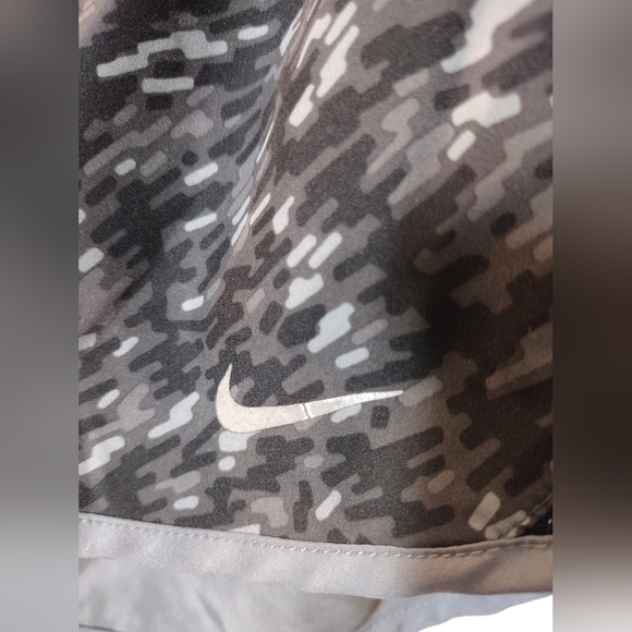 Nike Dri-Fit Gray Patterned Workout Jogger Shorts - Picture 7 of 10